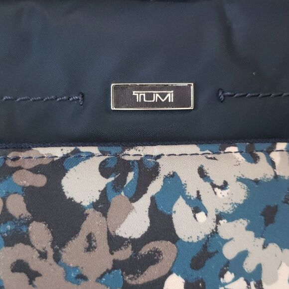 Tumi Blue Floral Chic Feminine Designer Voyageur Travel Carry On Roller Bag - Picture 3 of 13